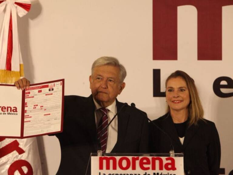 AMLO se registra como precandidato de Morena a la presidencia de la República