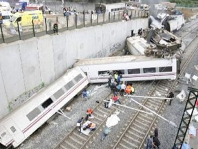 Servicio de tren queda restablecido en vías alternas cerca de Santiago