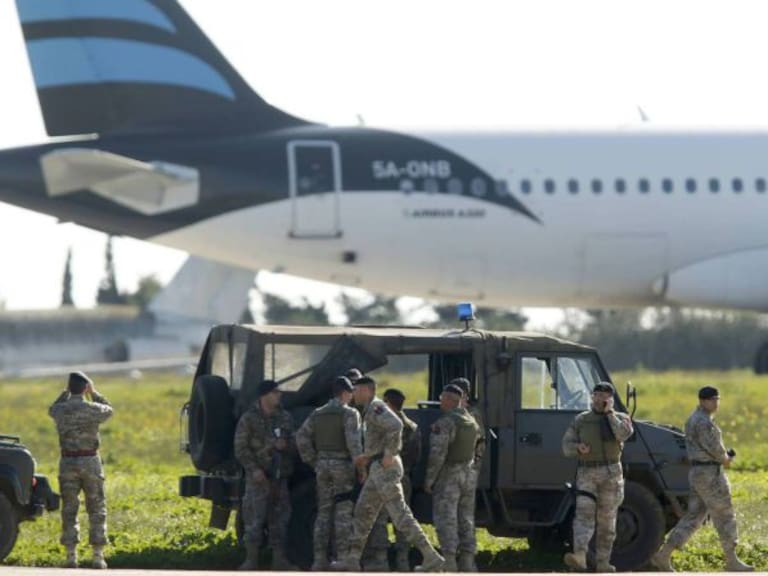 Un avión libio, secuestrado y desviado a Malta