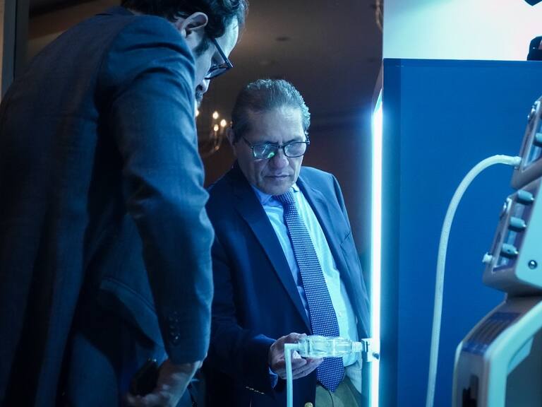 Presentan el primer corazón artificial mexicano