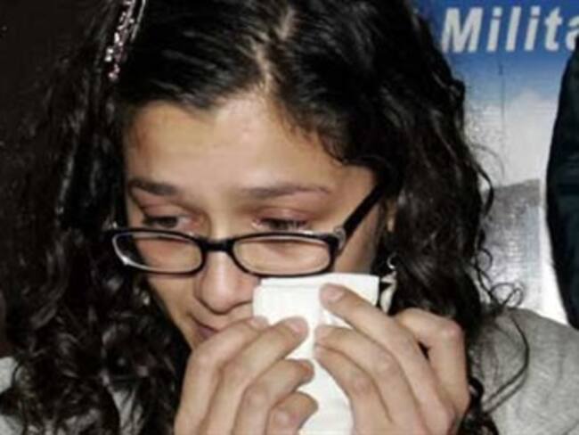 Denuncia Lucia Morett torturas en Ecuador tras sobrevivir a ataque colombiano