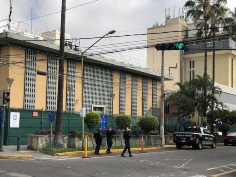 Evacuan a trabajadores del Consulado Americano
