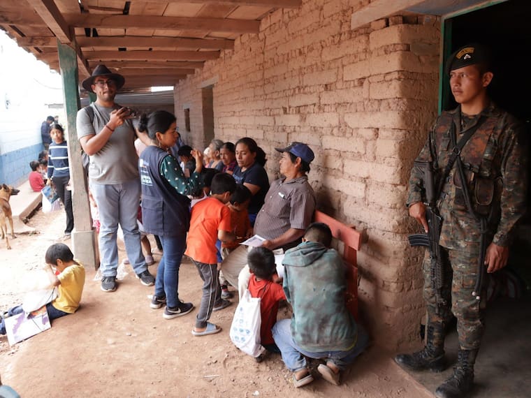 Guatemala otorga refugio a 207 mexicanos que huyen del narcotráfico