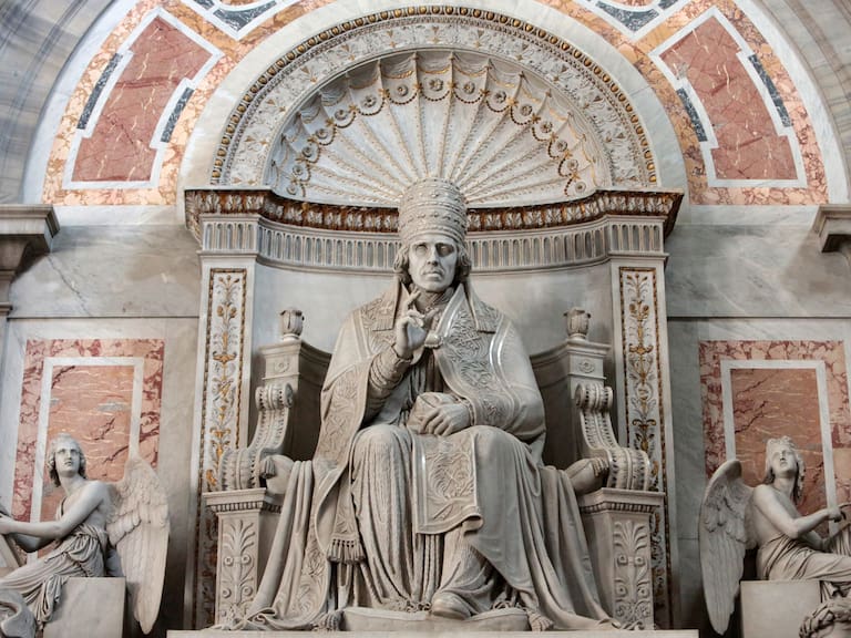 ¿Por qué los Papas cambian de nombre y cómo eligen su nuevo alias?