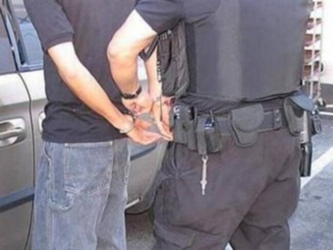 Frustran asalto a conductora cerca de Los Pinos