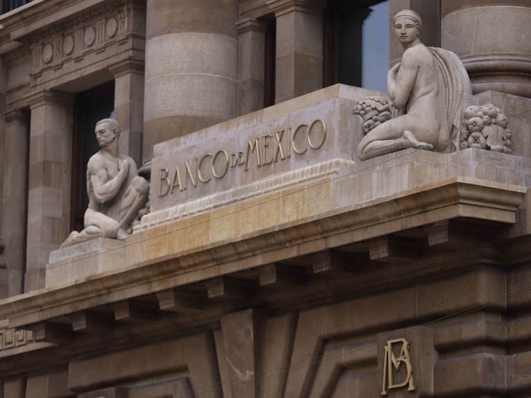 Banxico baja previsión de crecimiento y mantiene tasa de interés en 6.50%