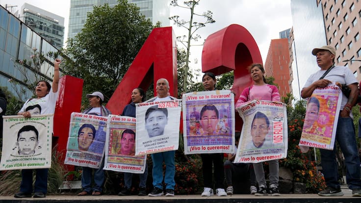 Padres de los 43 no fueron convocados a informe sobre Ayotzinapa: Sheinbaum