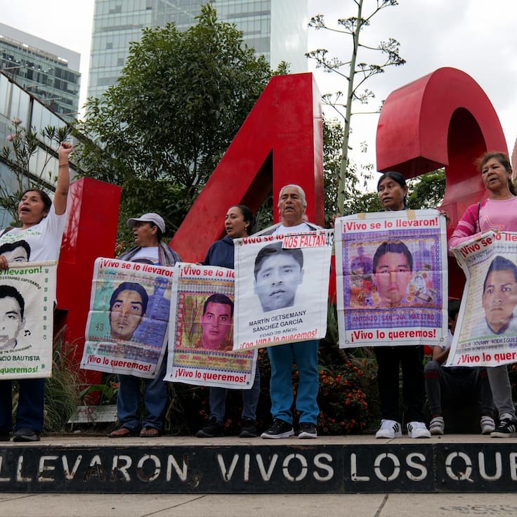 Padres de los 43 no fueron convocados a informe sobre Ayotzinapa: Sheinbaum