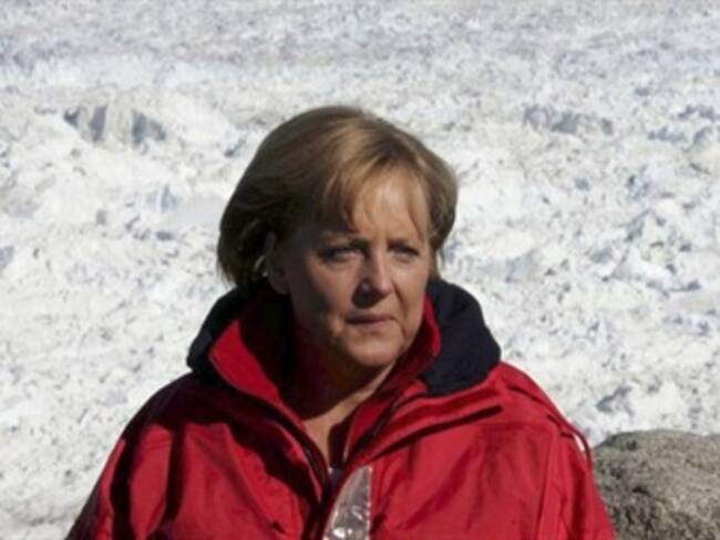 Suspende Merkel labores tras fractura de pelvis