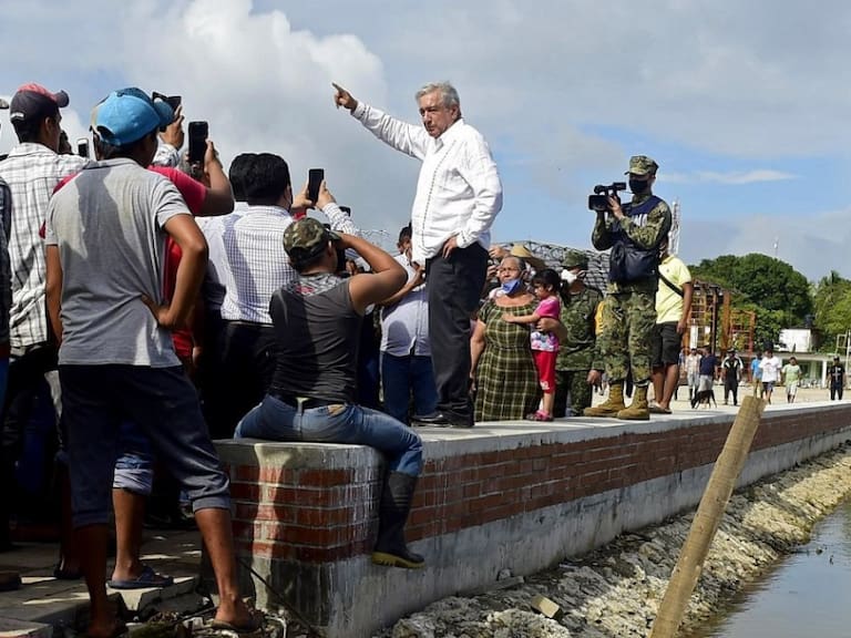 AMLO evalúa apoyos a damnificados por inundaciones en Tabasco de 2020