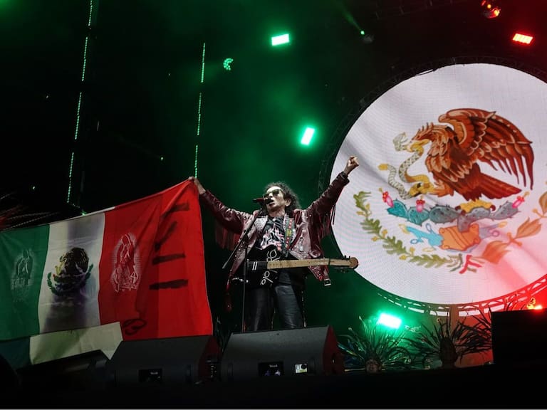 Mx - Alex Lora es homenajeado en Perú
