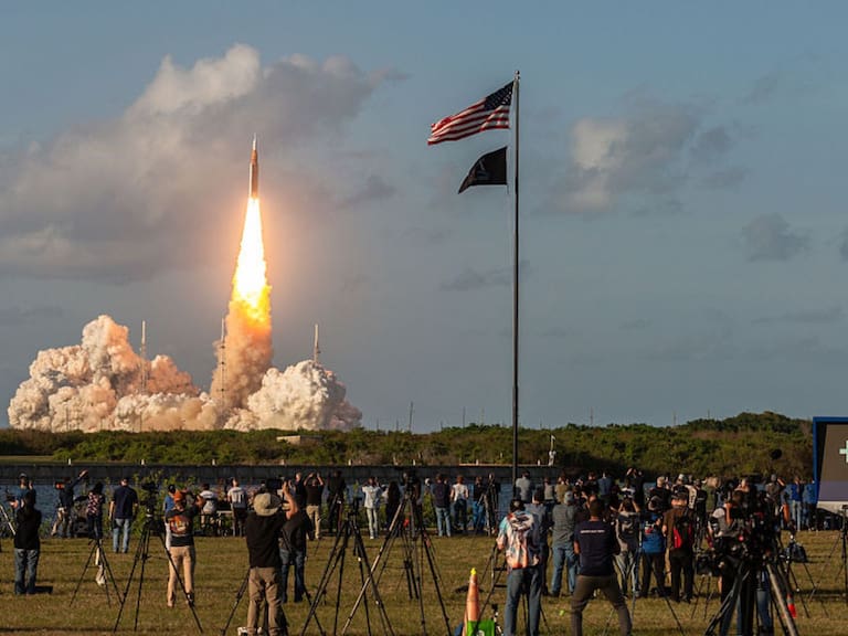 Mx - Netflix transmitirá la órbita de la misión Artemis II, en colaboración con la NASA