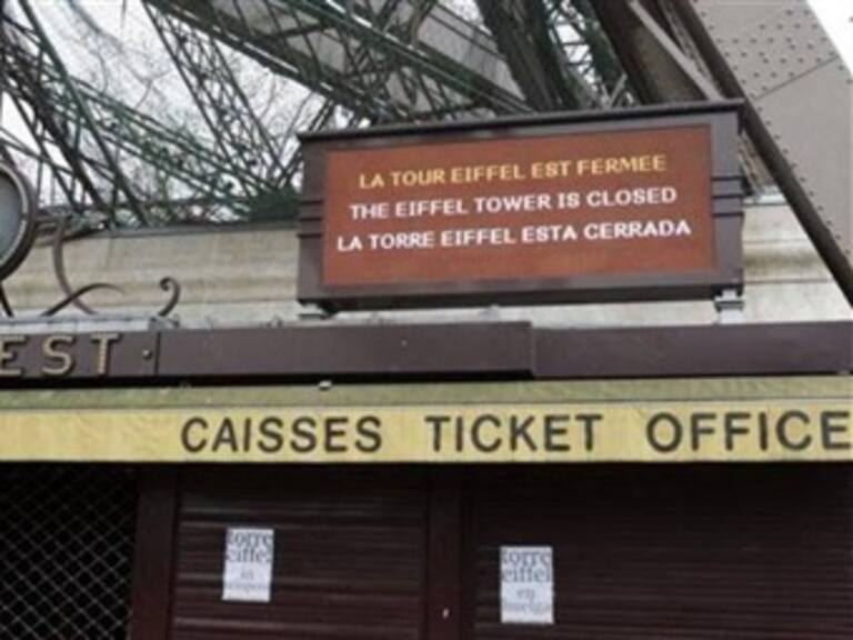 Cierran Torre Eiffel por huelga de sus trabajadores