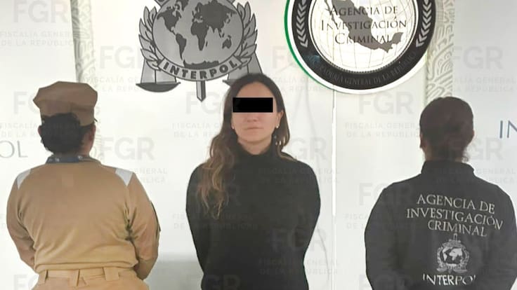 Detienen a Gilda Susana “N”, hermana de Emilio Lozoya, en el AICM