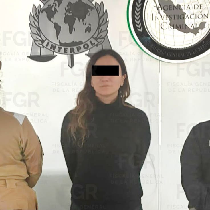Detienen a Gilda Susana “N”, hermana de Emilio Lozoya, en el AICM