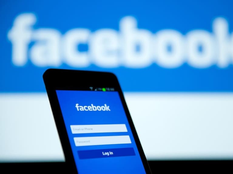 Rumbo a elecciones Facebook elimina 10 mil cuentas falsas