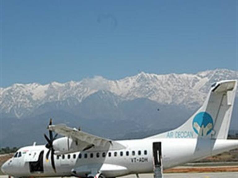 Reabren aeropuertos de norte europeo