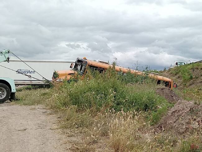 Se vuelca autobús con estudiantes de Jalisco