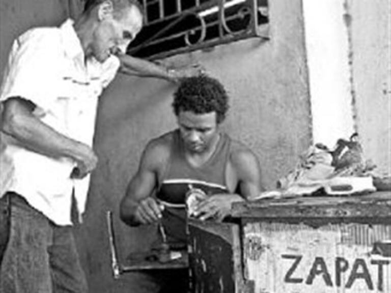 Cuba autoriza abrir negocios y rentar viviendas