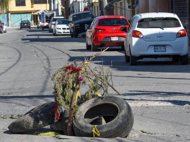 Colocan nuevas coladeras sin fierro en CDMX para evitar que las roben —VIDEO