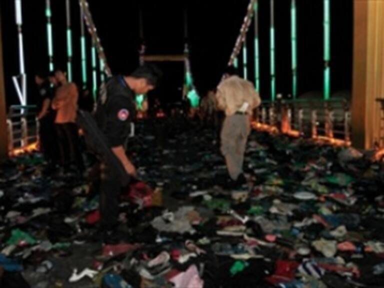 Suman 456 los muertos por estampida humana en Camboya