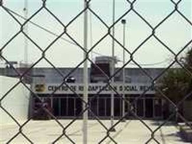 Comando libera a 13 reos de penal de Reynosa