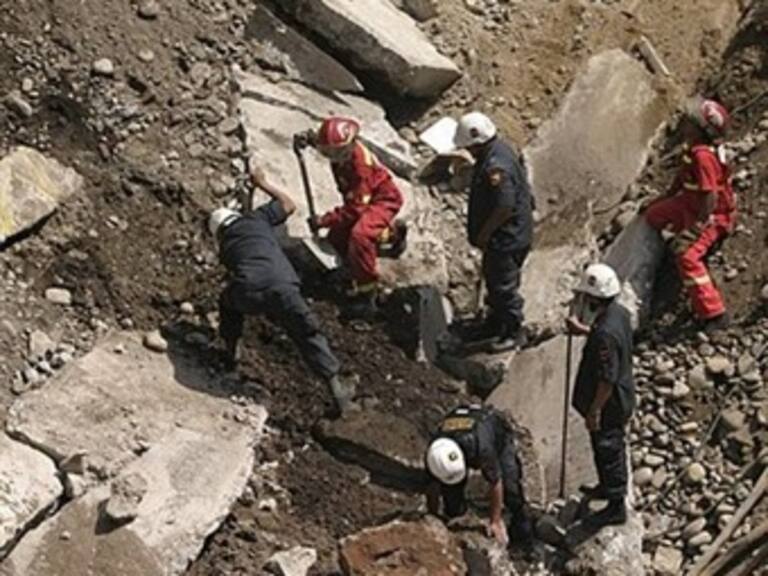 Derrumbe sepulta 300 viviendas en Oaxaca