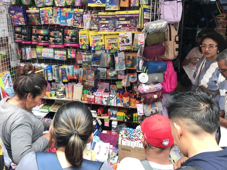 Los útiles escolares chinos podrían provocar pérdidas de entre 30 y 50 por ciento en las ventas del comercio formal durante la temporada de regreso a clases, de acuerdo con la CANACO CDMX.