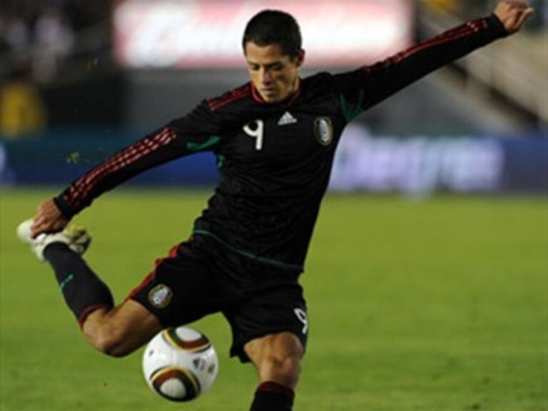 Afirma Solskjaer que 'Chicharito' necesita más tiempo de adaptación