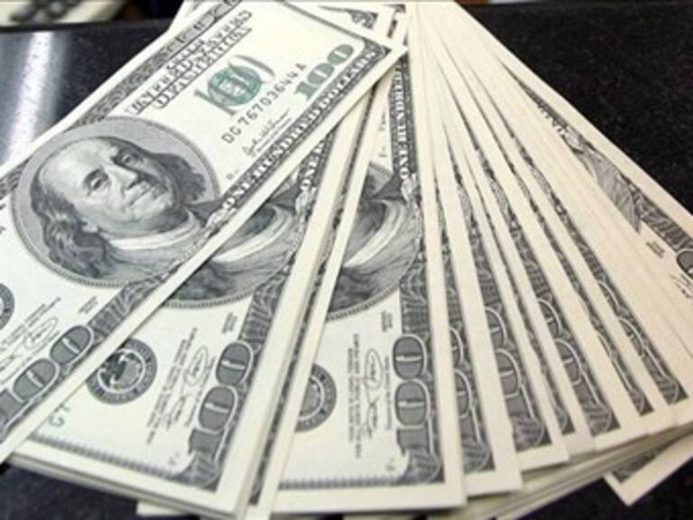 Venden dólar en un promedio de $12.77 en aeropuerto capitalino