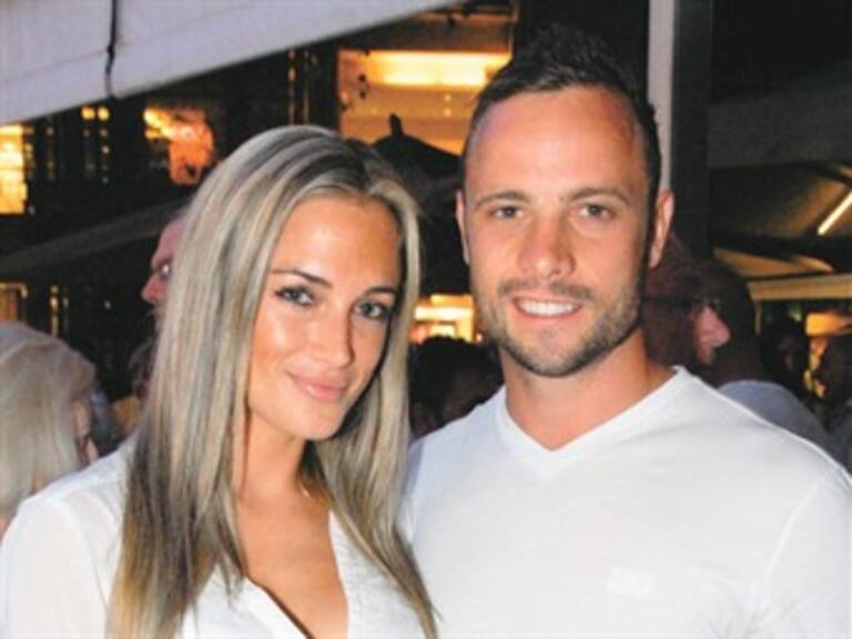 Recuerda Pistorius a su novia a un año de su muerte