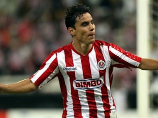 Anuncia Chivas a Omar Bravo como su refuerzo para el Apertura 2013