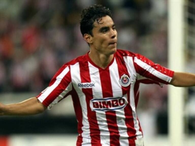 Anuncia Chivas a Omar Bravo como su refuerzo para el Apertura 2013