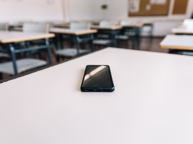 Celulares en escuelas: padres cuestionan la restricción y piden reglas más amplias