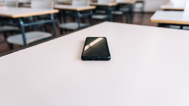 Celulares en escuelas: padres cuestionan la restricción y piden reglas más amplias