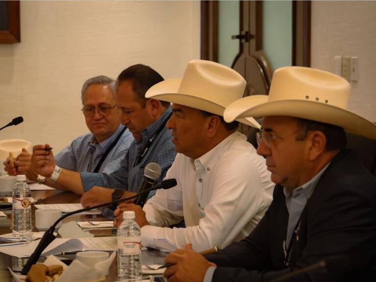 Ganaderos piden a presidenciables atender la sequía y violencia