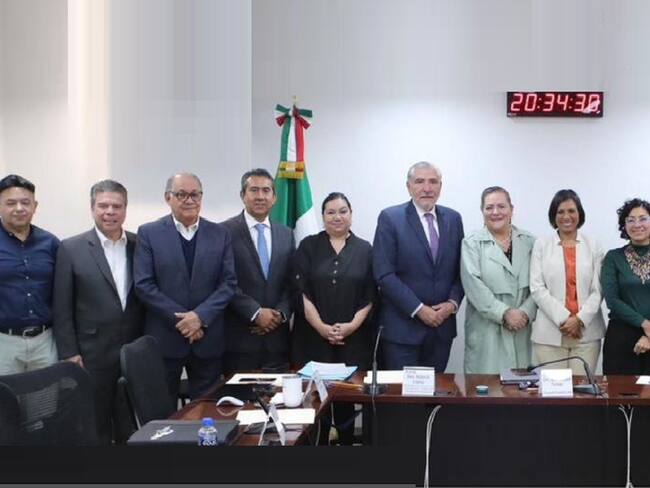 Celebran reunión de coordinación funcionarios del INE y senadores