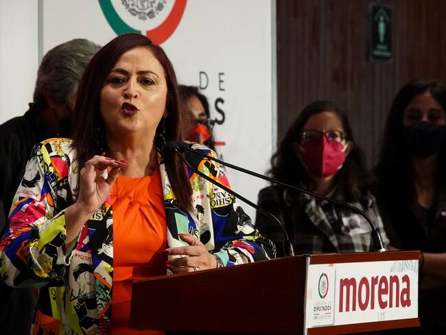 Diputada que promovió reducir jornada laboral sale de Morena