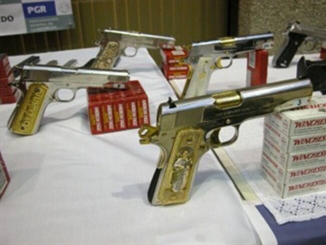 Condena NYT venta de armas a cárteles mexicanos