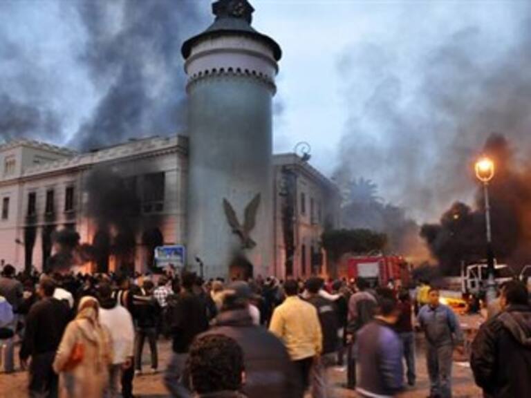 Reportan incendio en el Ministerio del Interior de Egipto