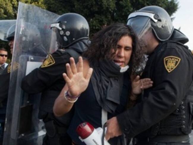 Liberan a estudiantes detenidos por disturbios del 2 de octubre