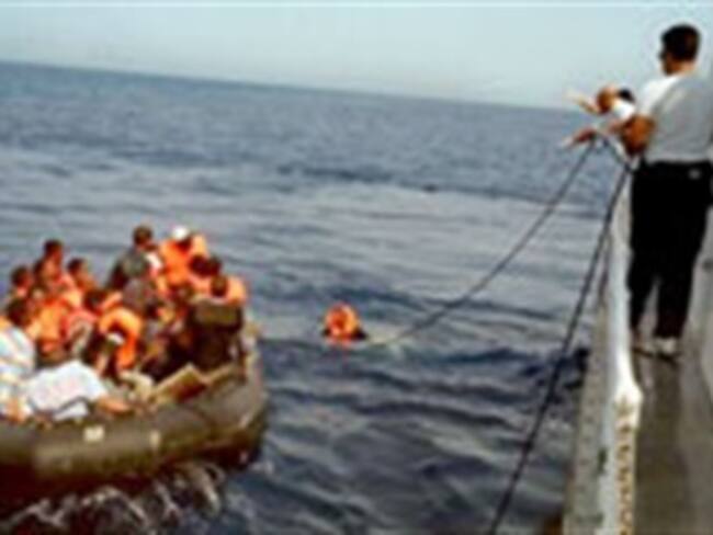 Rescatan a 16 migrantes