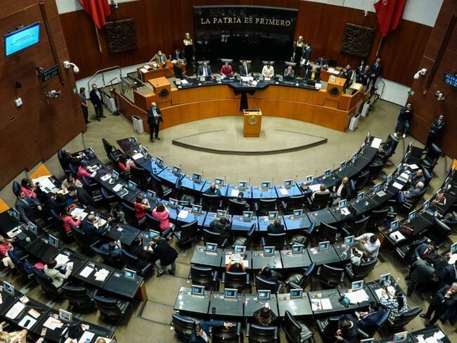 Senadores adelantan reunión para plan B electoral