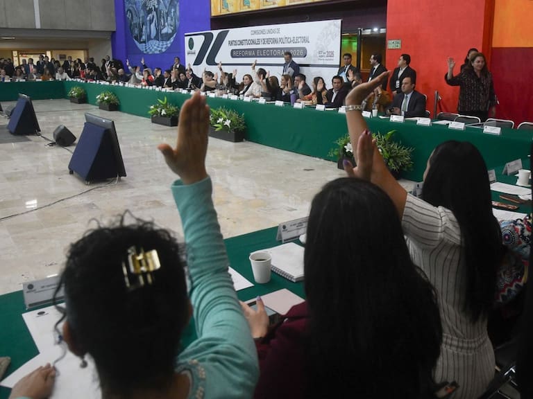 El Plan B electoral fue aprobado en comisiones con 60 votos a favor y 13 en contra, y será discutido en el Pleno de San Lázaro.FOTO: MARIO JASSO/CUARTOSCURO.COM