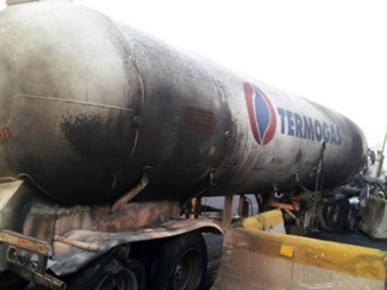 Dan de alta a 4 afectados por explosión de pipa de gas en Xalostoc