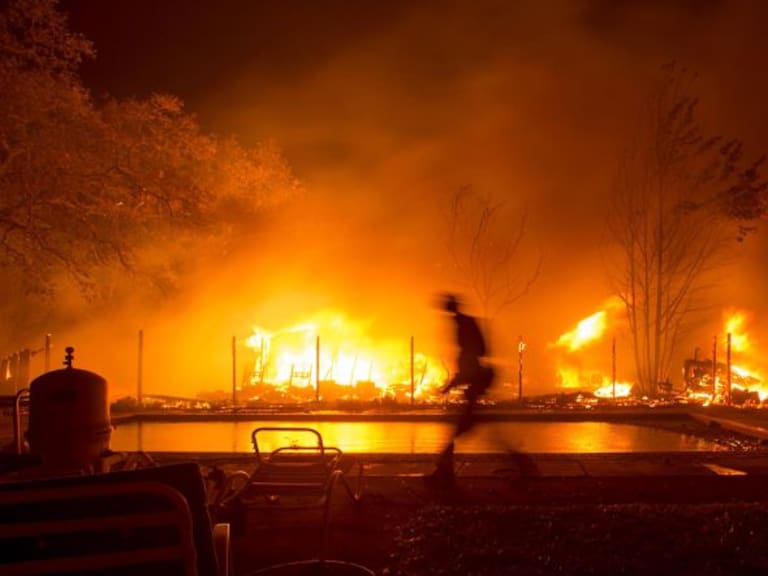 Incendios ponen a prueba a residentes de California