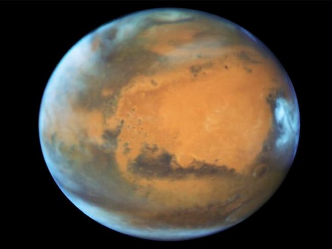 Hallan lago de agua líquida en Marte
