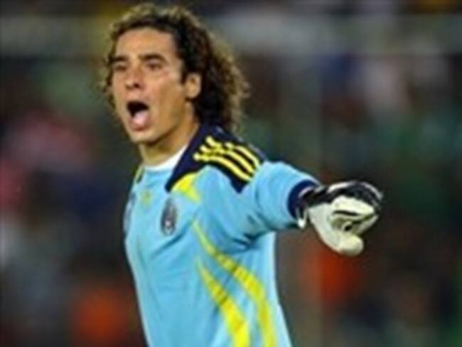 Sitúan a 'Memo' Ochoa entre los mejores porteros del siglo XXI