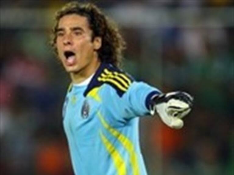 Sitúan a 'Memo' Ochoa entre los mejores porteros del siglo XXI