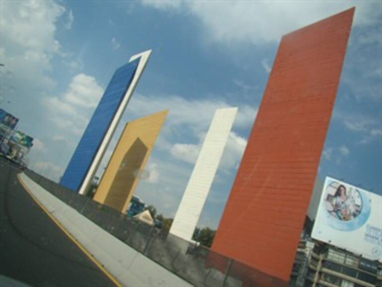 Urge declarar patrimonio cultural las Torres de Satélite